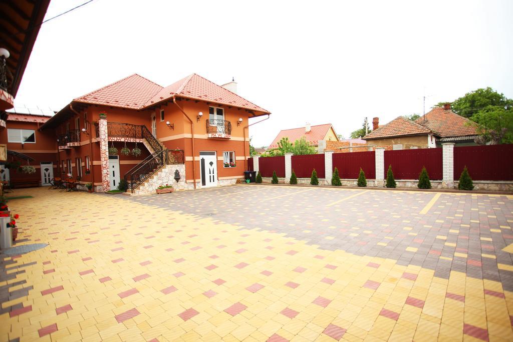 Mirage Hotel Beregovo Exterior foto