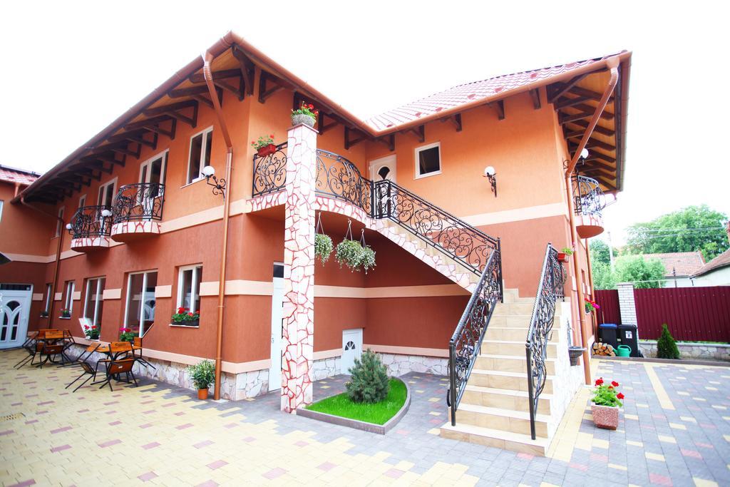 Mirage Hotel Beregovo Exterior foto